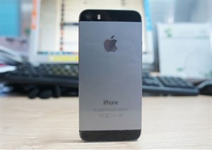 iPhone 5S bản khóa mạng giá 12 triệu hút khách