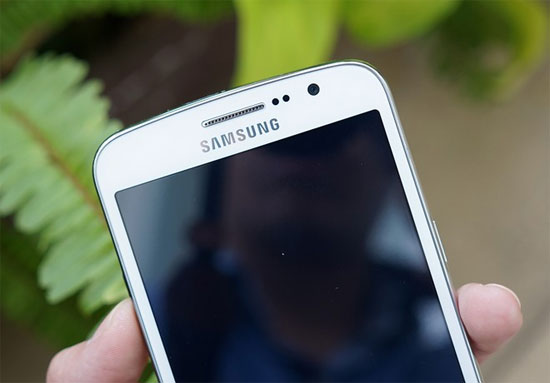 Camera trước của Grand 2 có độ phân giải 1,9 MP. Hình ảnh thực tế Galaxy Grand 2 đầu tiên tại Việt Nam