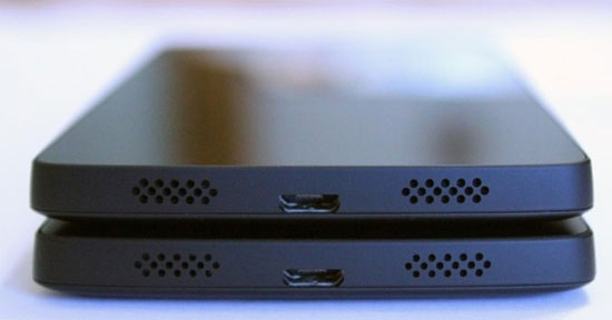 Loa ngoài Nexus 5 mới (trên) và cũ (dưới) Google nên cẩn thận hơn khi sản xuất smartphone