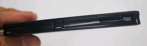 Cạnh bên phải có khe cắm thẻ nhớ mở rộng Máy tính USB của Intel xuất hiện tại Việt Nam