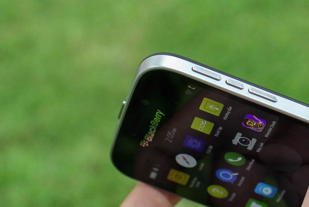 Vị trí phím tăng giảm âm lượng của Blackberry Classic