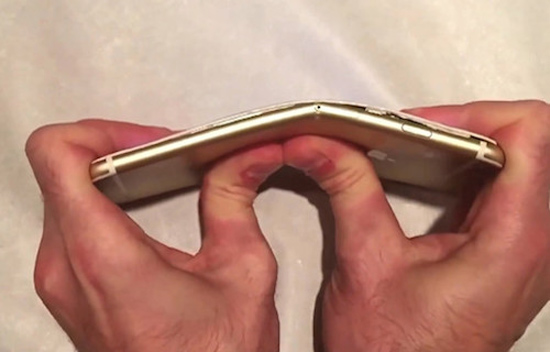 iPhone dễ bị uốn cong 5 sai lầm lớn nhất của Apple năm 2014