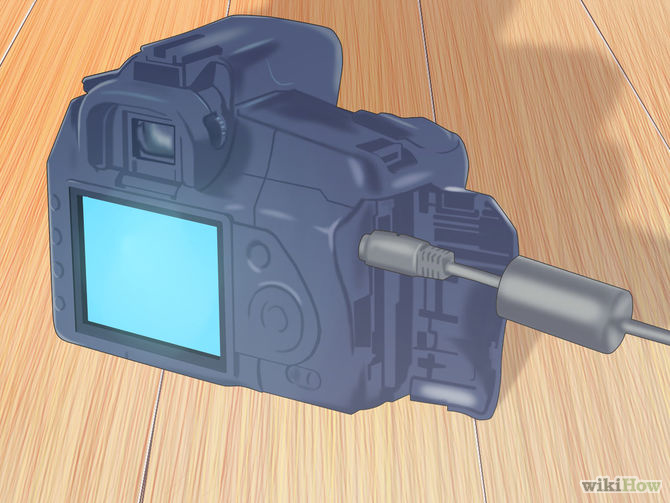 Dùng dây cáp kết nối máy ảnh với máy tính