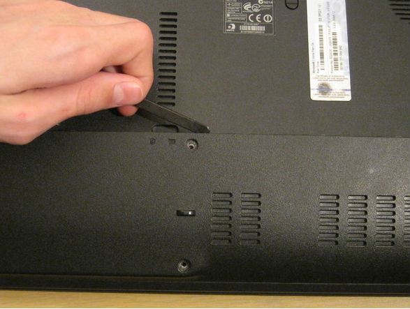 Tháo Panel ra khỏi Laptop 