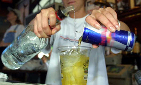 Không pha trộn nước có gas với rượu Không pha trộn nước có gas với rượu