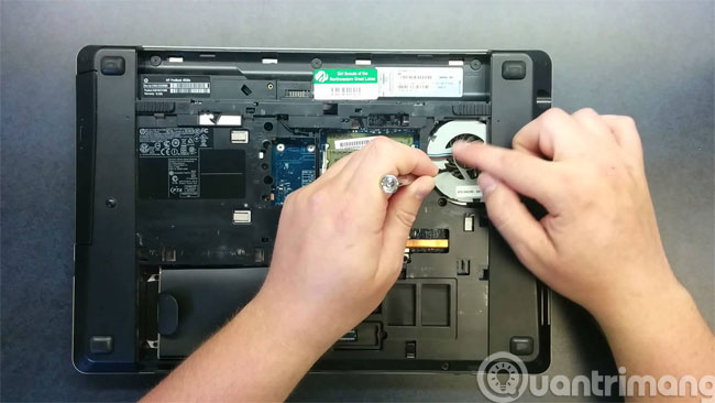 Vệ sinh quạt thông gió laptop