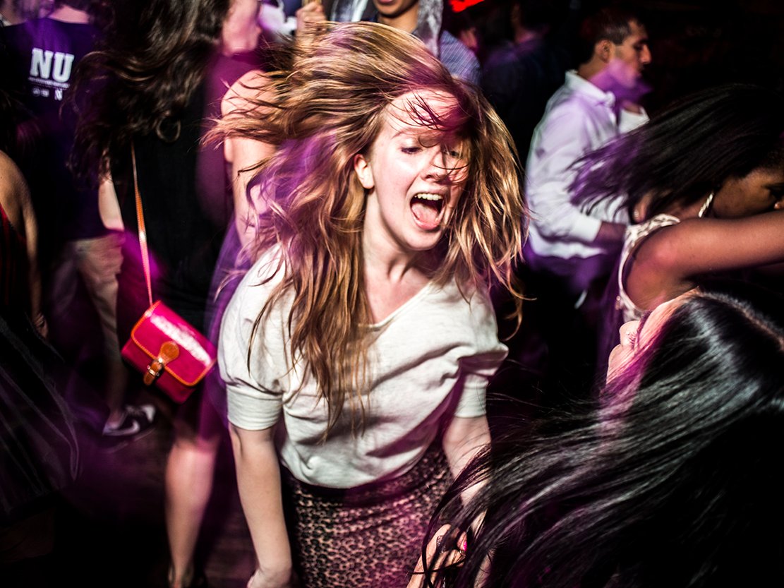 hộp đêm, quán bar