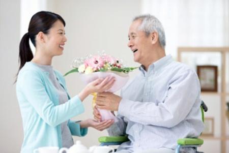 Tặng hoa bố mẹ