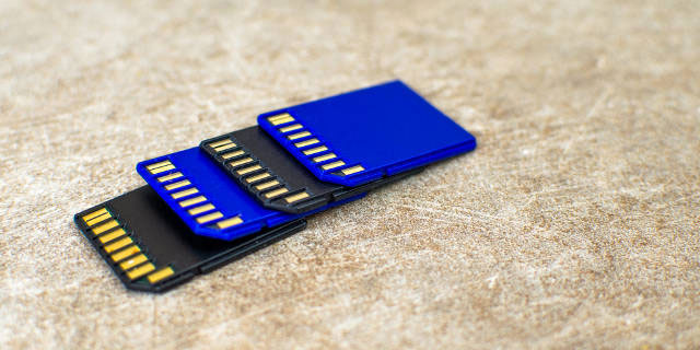 Dữ trữ nhiều thẻ nhớ 6 nguyên tắc “vàng” lưu trữ ảnh khi đi du lịch