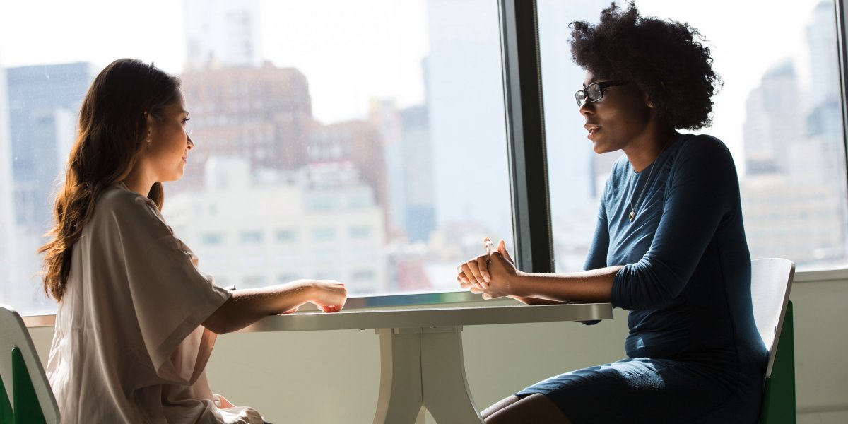 Trò chuyện với nhân viên