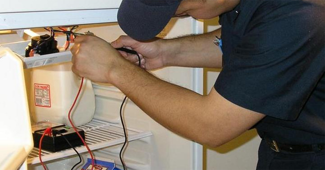 Làm gì khi tủ lạnh rung và kêu to bất thường