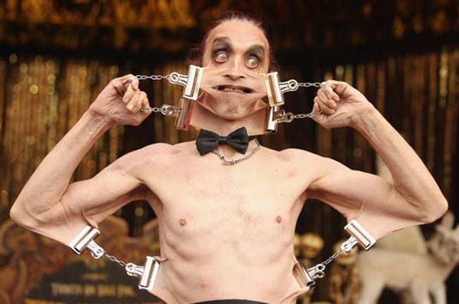 Garry Stretch Turner (Anh) là người có bộ da co dãn nhất thế giới.