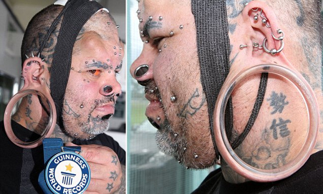 Người có dái tai không phẫu thuật thẩm mỹ lớn nhất thế giới được sách kỷ lục Guinness công nhận là Kala Kaiwi (Hawaii) với đường kính rộng tới 11 cm.