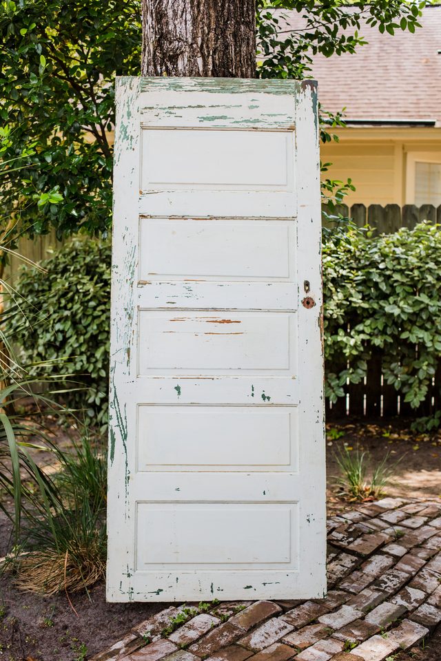 Cánh cửa cũ Cánh cửa cũ