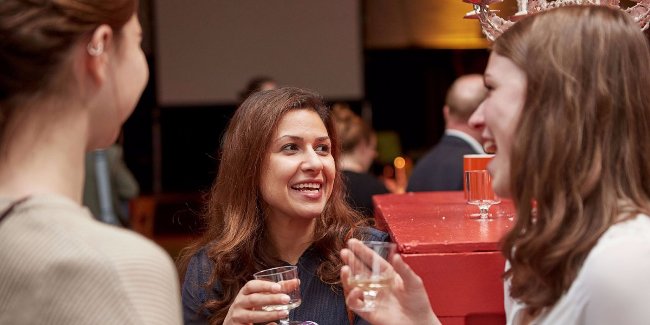 Chuyện ngồi lê mách lẻo Chuyện ngồi lê mách lẻo