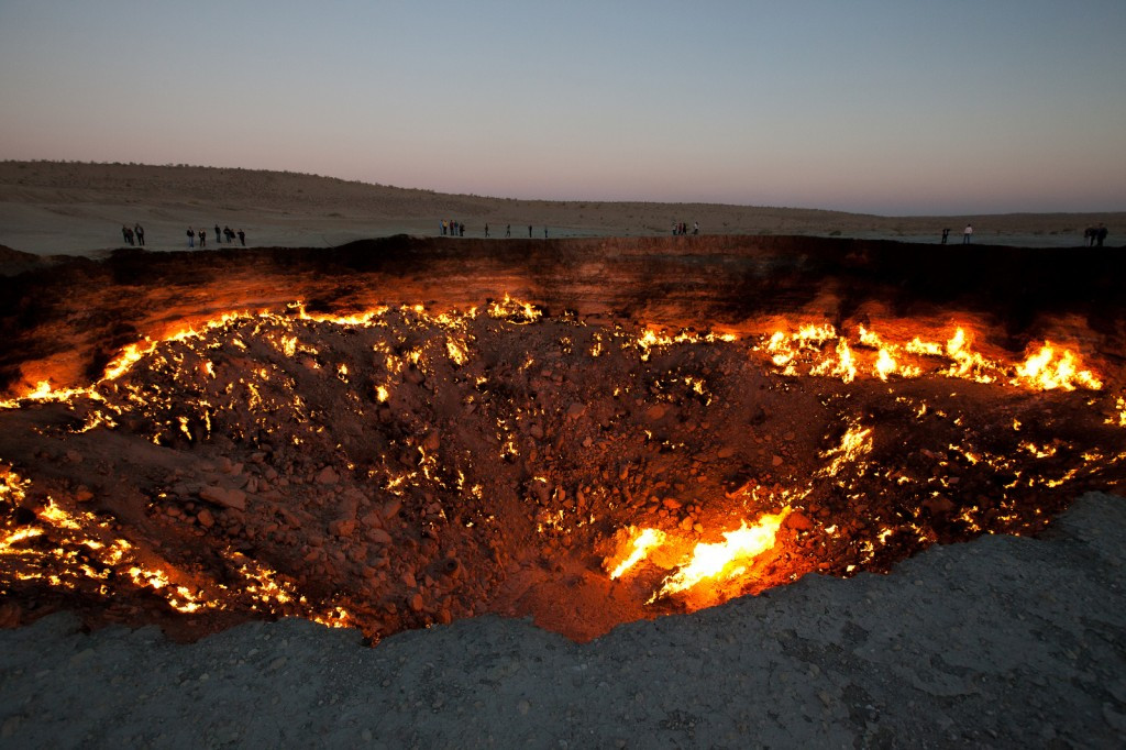 Hố địa ngục nằm ở mỏ khí tự nhiên ở làng Derweze, Turkmenistan