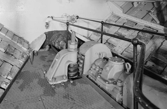  Chân vịt tàu máy hơi nước - Benjamin T. Montgomery