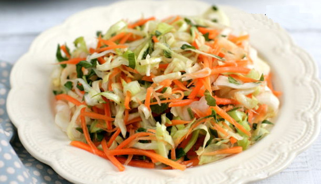 Dưa cải muối là món ăn giảm cân hiệu quả. 