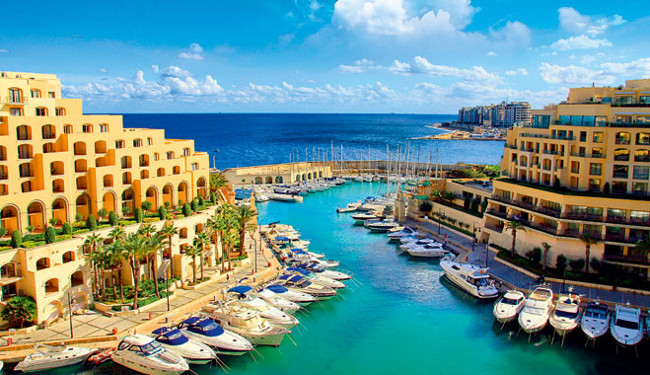Sau giai đoạn khủng hoảng kinh tế và bùng nổ dân số, người Malta chọn cách rời bỏ quê hương để định cư tại những nước khác. Ngày nay, bạn khó có thể tìm thấy người Malta gốc tại đây do đa phần họ sinh sống ở nước ngoài.