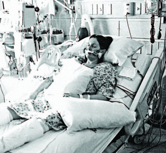 Kelly Dwyer khi còn nằm viện.  Kelly Dwyer khi còn nằm viện.