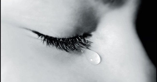 Nước mắt có đóng vai trò quan trọng trong cuộc sống của chúng ta. Chúng giúp chúng ta thấy rằng sự thật có thể đau đớn, nhưng chúng ta sẽ vượt qua được. Hãy cùng điểm lại những sự thật đó trong hình ảnh này.