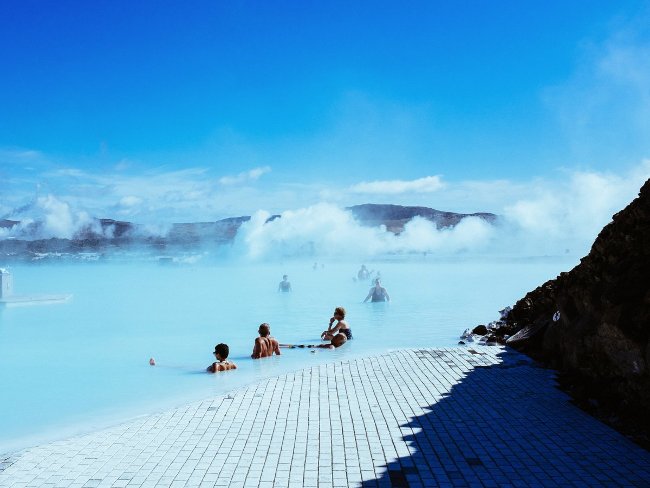 hư giãn tại suối nước nóng Blue Lagoon của Iceland 