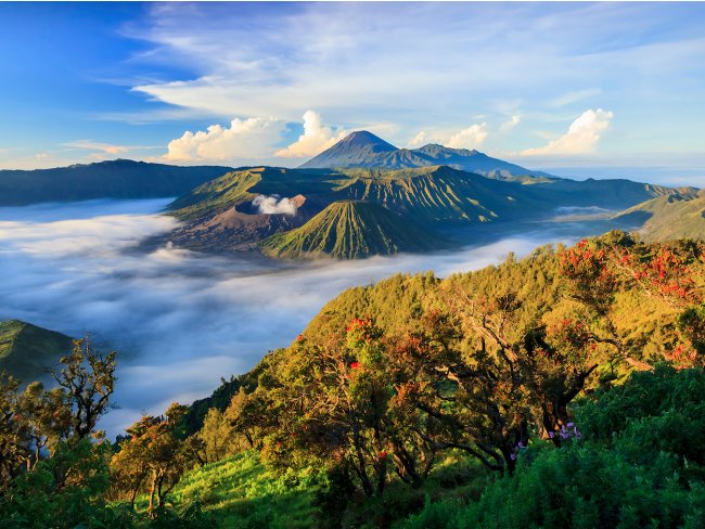 Khám phá 45 ngọn núi lửa đang hoạt động ở Java, Indonesia.