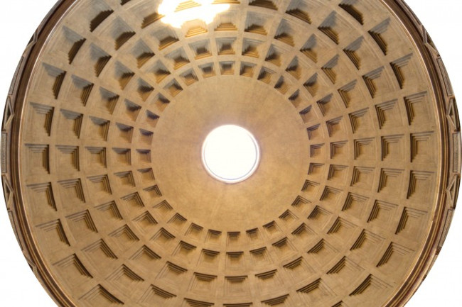 Mái vòm Đền Pantheon – được làm hoàn toàn bằng bê tông.  Mái vòm Đền Pantheon – được làm hoàn toàn bằng bê tông.