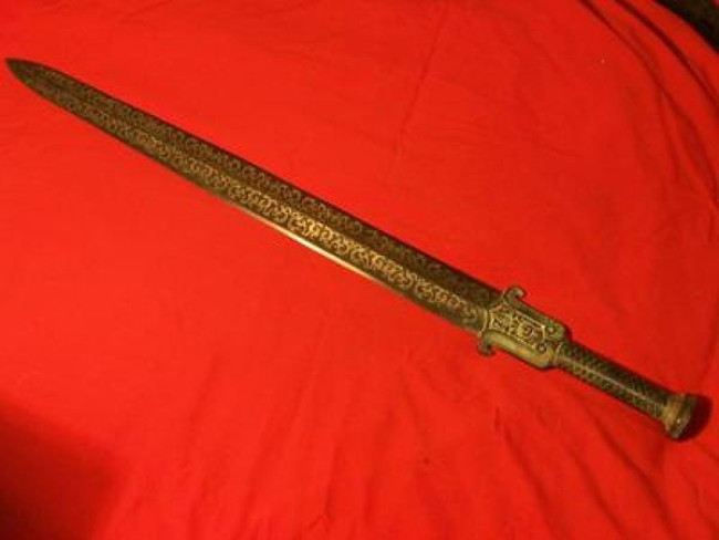 Thanh kiếm 2000 năm tuổi bằng đồng trong lăng mộ Tần Thủy Hoàng vẫn còn sắc bén