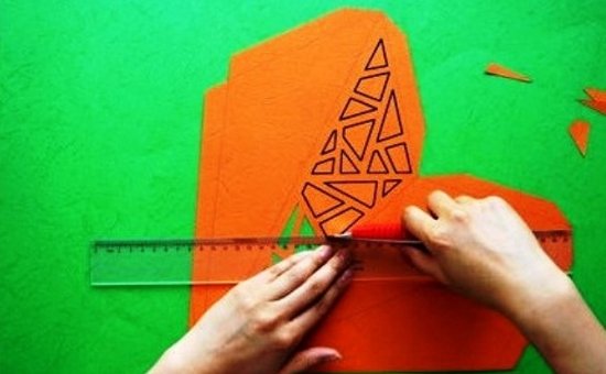 Khoét rỗng các hoạ tiết vừa vẽ