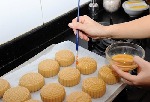 Nướng bánh Trung thu