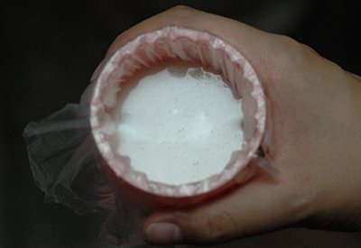 Đổ nước thạch vào khuôn Đổ nước thạch vào khuôn