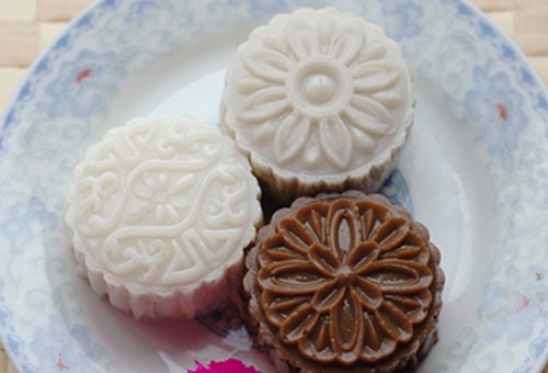 Hoàn thành món bánh Trung thu rau câu nhân flan Hoàn thành món bánh Trung thu rau câu nhân flan