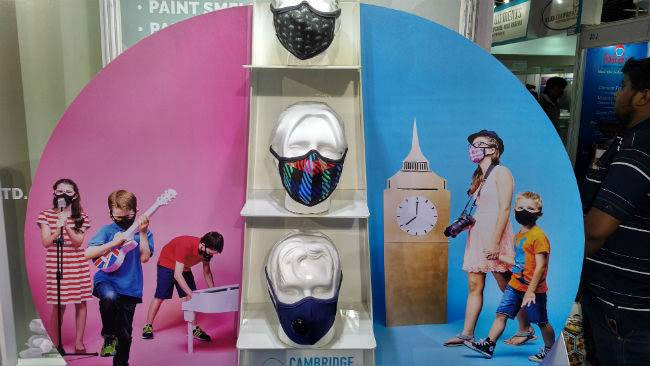 Mặt nạ chống ô nhiễm này sẽ sớm được bán trên trang mua bán thương mại điện tử Amazon Mặt nạ chống ô nhiễm này sẽ sớm được bán trên trang mua bán thương mại điện tử Amazon