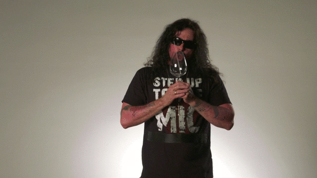 Làm vỡ ly bằng giọng hát   Làm vỡ ly bằng giọng hát