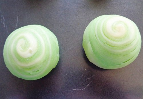 Nướng bánh trung thu ngàn lớp