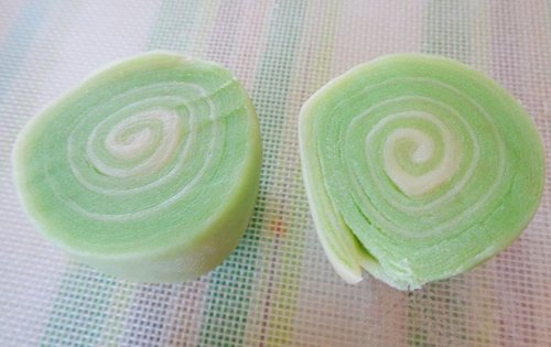 Cắt đôi phần bột