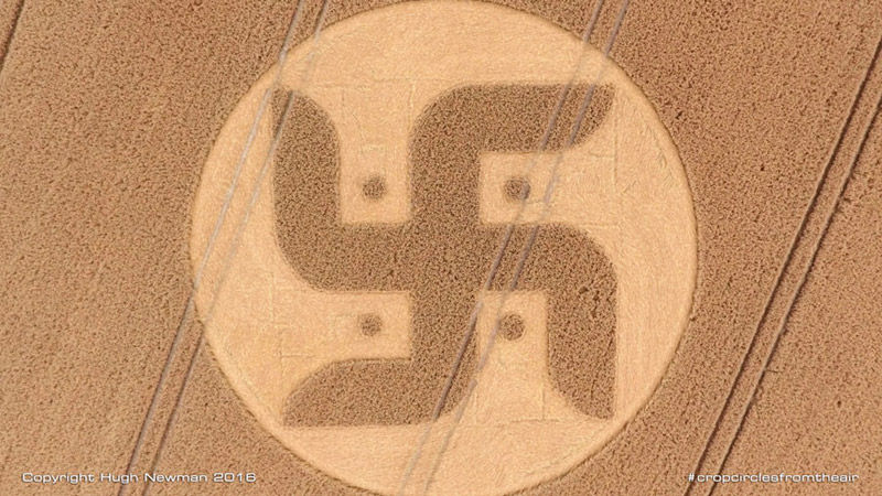 Vòng tròn bí ẩn hình chứ Vạn 