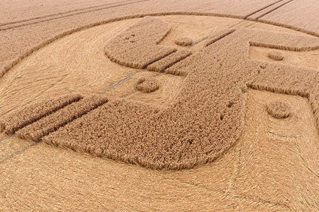 Nhiều người cho rằng đây là dấu hiệu của người ngoài hành tinh để lại. 