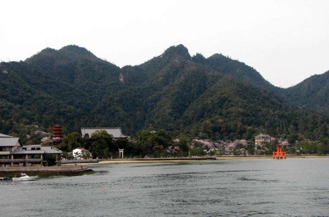 Hòn đảo Itsukushima - Nhật Bản Hòn đảo Itsukushima - Nhật Bản