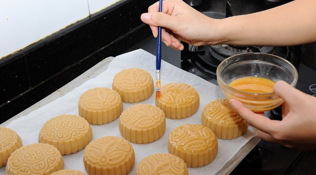 Nướng bánh Trung thu
