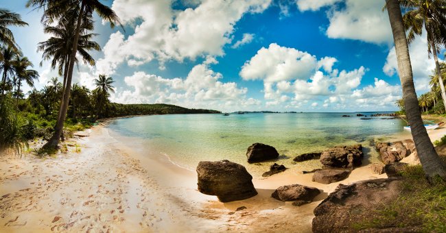 Bãi Khem có biển cong cong theo hình vòng cung Bãi Khem có biển cong cong theo hình vòng cung