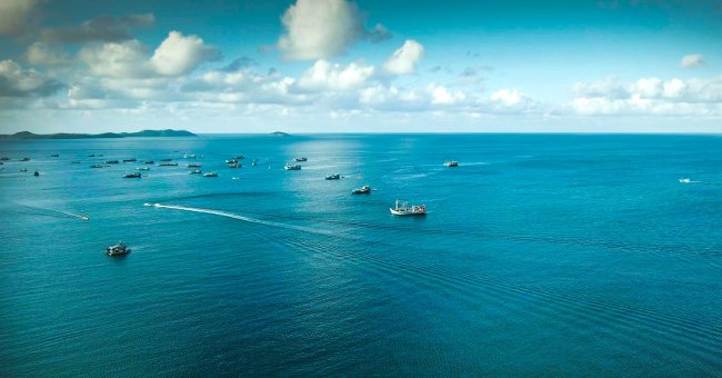 Từ Mũi Ông Đội có thể ngắm mặt trời mọc và lặn Từ Mũi Ông Đội có thể ngắm mặt trời mọc và lặn