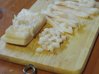 Thái mỡ thành hạt lịu nhỏ