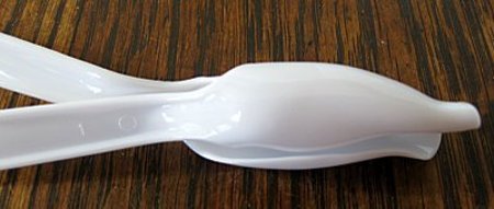 Làm hai chiếc thìa nhựa tương tự