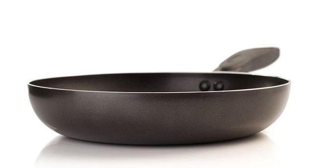 Dùng chảo lớn để đun trứng Dùng chảo lớn để đun trứng