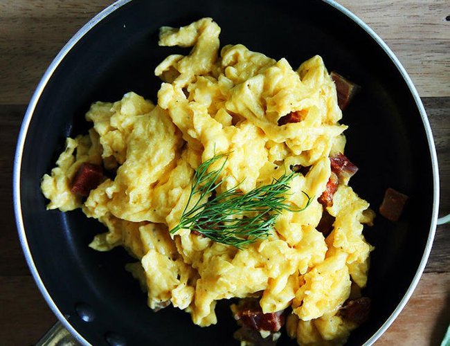 Đun trứng không kỹ Đun trứng không kỹ