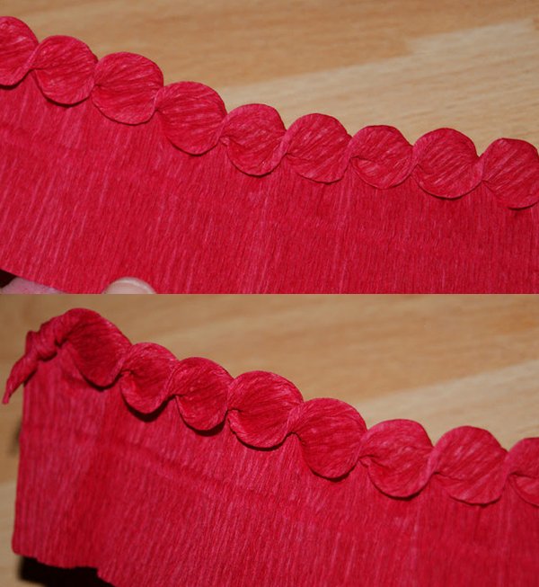 Vặn chặt mép giấy ngoài cùng để giấy không bị bung ra