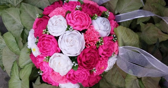 Hoa hồng giấy rực rỡ sắc màu