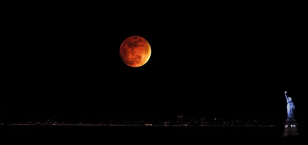 Một ngày trên Trái đất chỉ kéo dài hơn 6 tiếng đồng hồ nếu không có Mặt trăng. Một ngày trên Trái đất chỉ kéo dài hơn 6 tiếng đồng hồ nếu không có Mặt trăng.